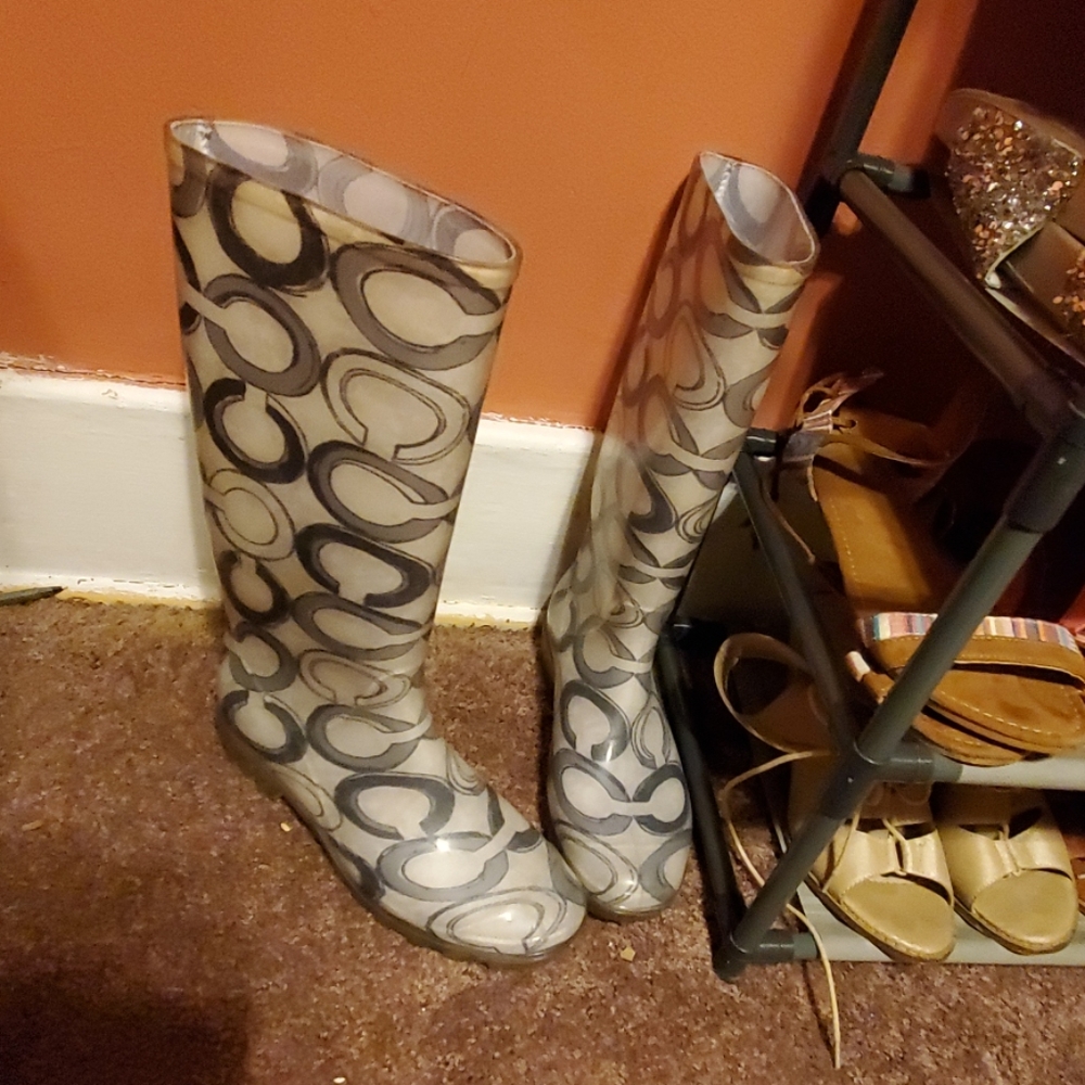 Rain boots